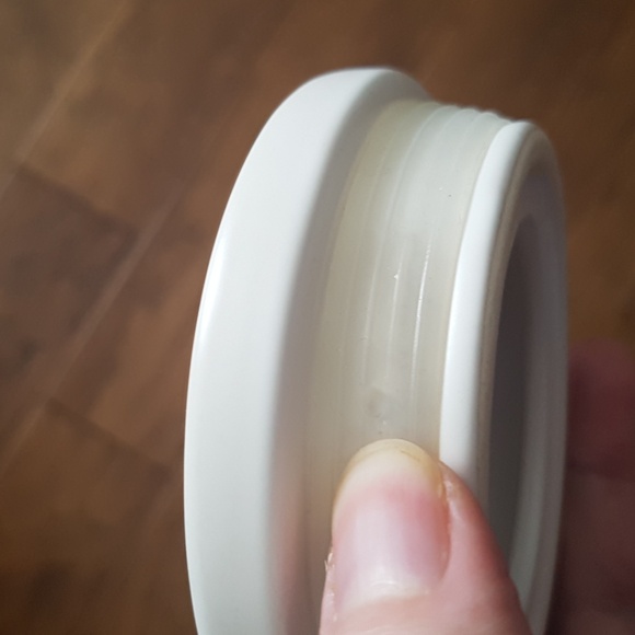 David’s Tea Holly Berry Holiday Tea Coffee Ceramic Canister - Picture 15 of 15